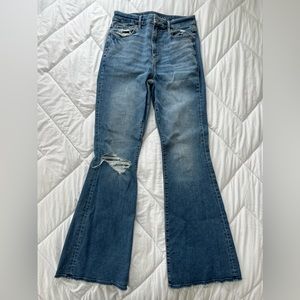 AMERICAN EAGLE BELLBOTTOM JEANS